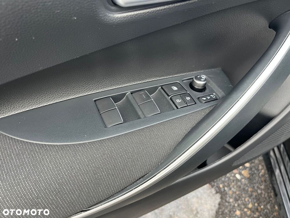 Toyota Corolla 1.8 Hybrid Comfort - 23