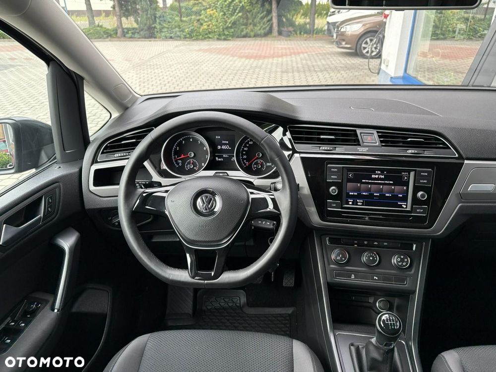 Volkswagen Touran - 19