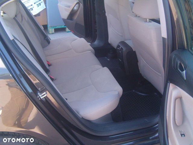 Volkswagen Passat - 36