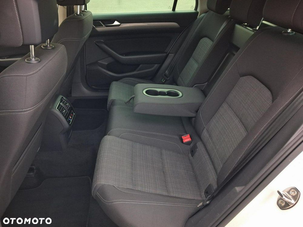 Volkswagen Passat - 13