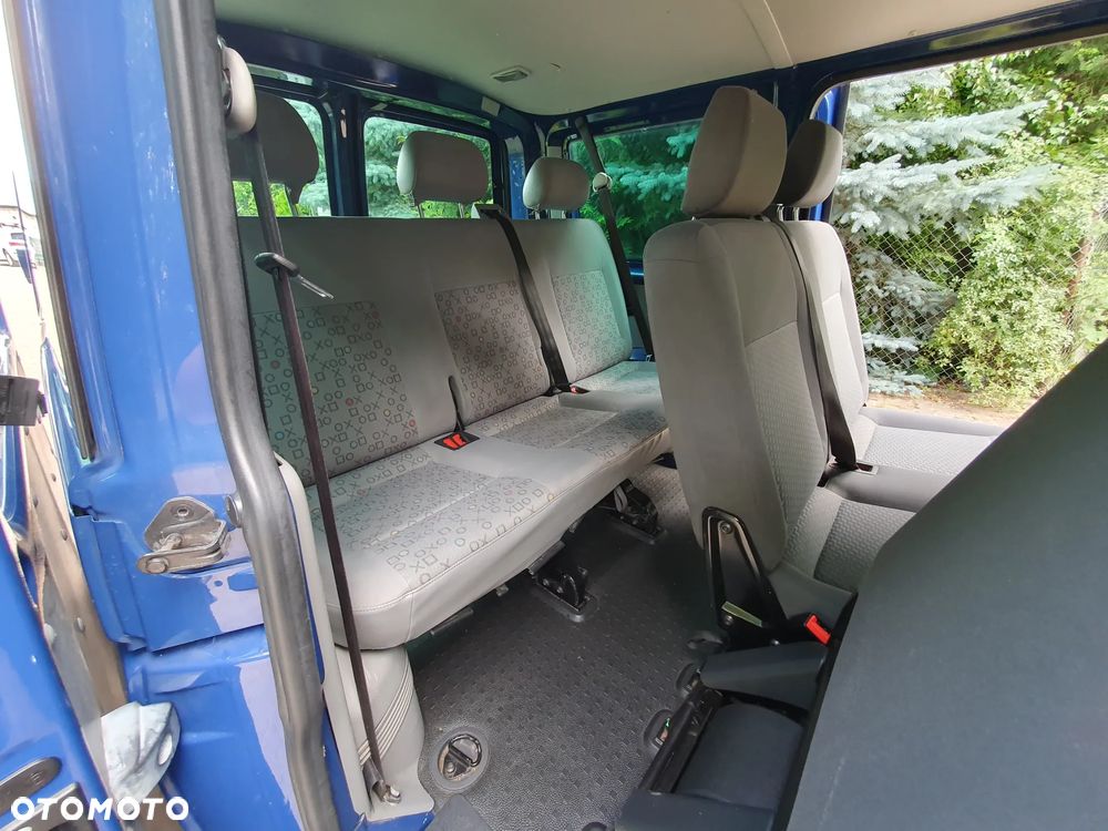 Volkswagen Caravelle - 13