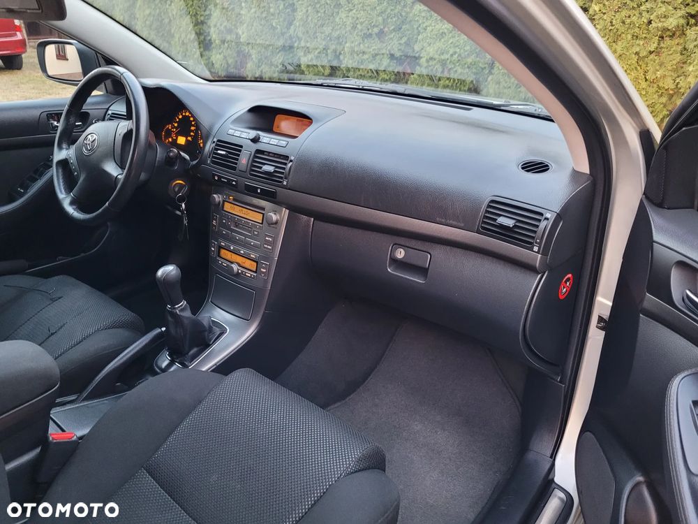 Toyota Avensis 1.8 VVT-i Sol - 3