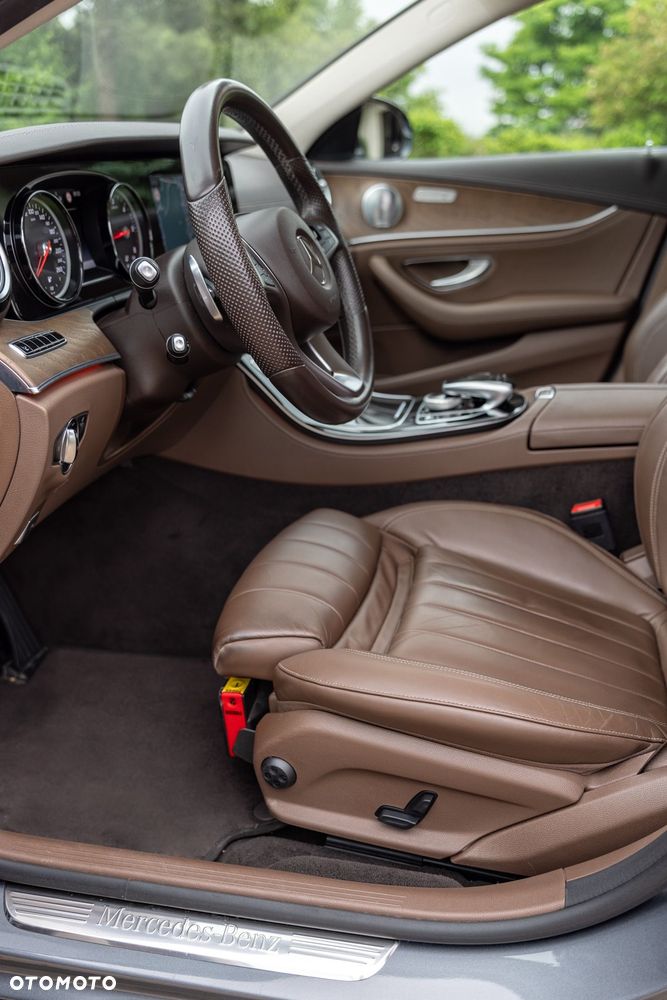 Mercedes-Benz Klasa E 220 d 4-Matic Business Edition 9G-TRONIC - 16