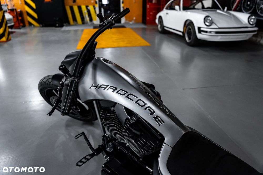 Harley-Davidson Softail Custom - 12