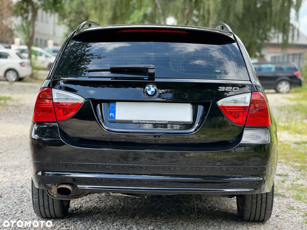 BMW Seria 3 320i Touring - 18