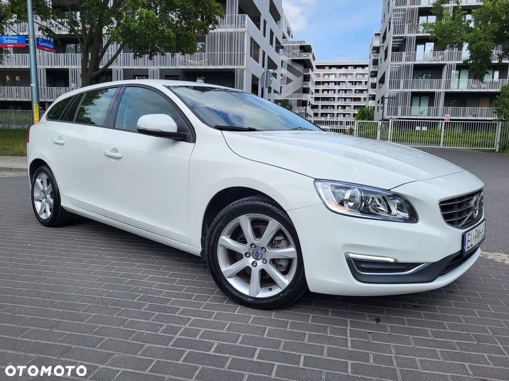 Volvo V60 T5 Geartronic Momentum - 1