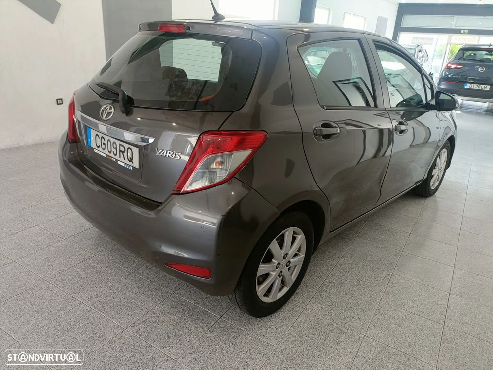 Toyota Yaris 1.4 D-4D High Pack+NAVI - 4