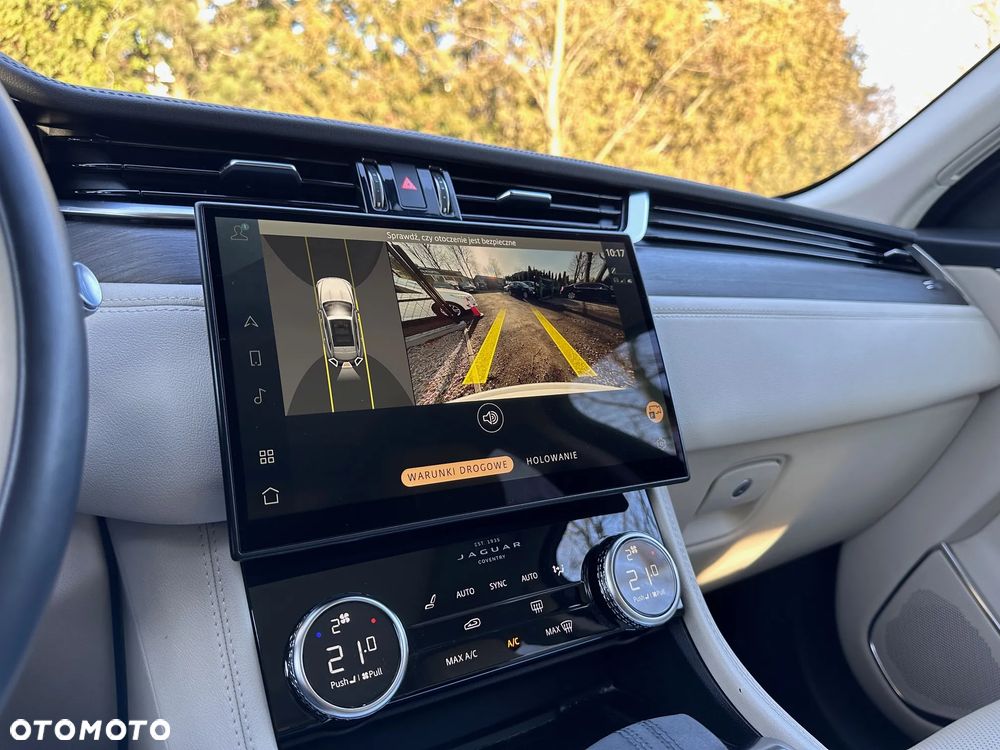 Jaguar F-Pace P250 AWD R-Dynamic SE - 17