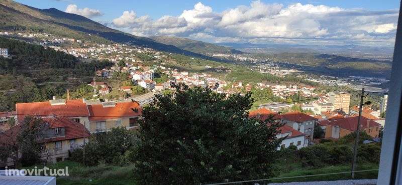 T4 na rua José Caetano Júnior, Covilhã - Grande imagem: 2/2