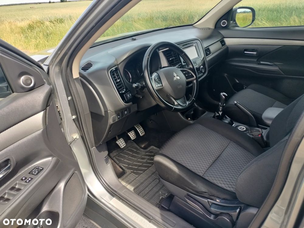 Mitsubishi Outlander 2.2 DI-D 4WD Intense - 22