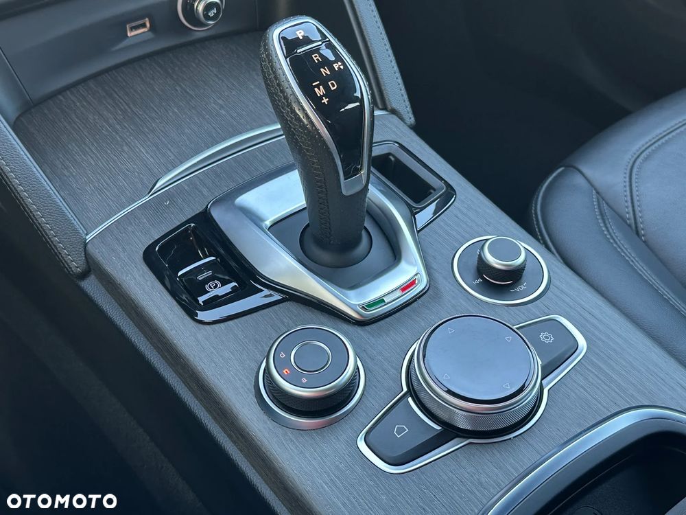 Alfa Romeo Stelvio 2.0 Turbo TI Q4 - 19