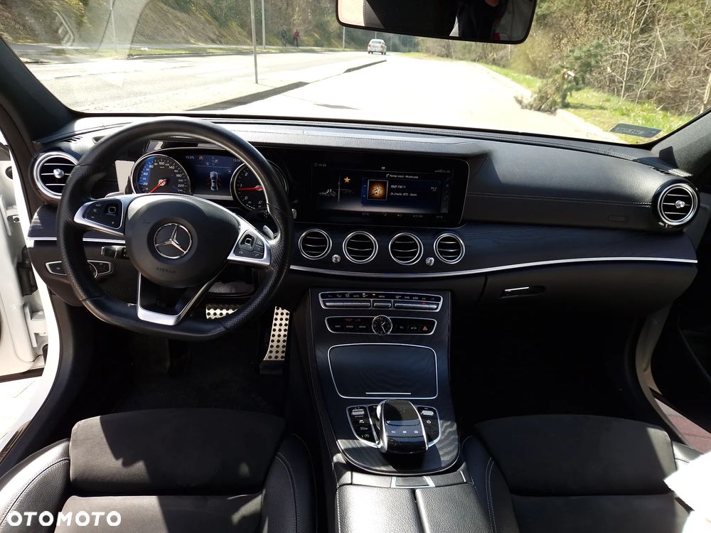 Mercedes-Benz Klasa E 220 d 4-Matic 9G-TRONIC - 12