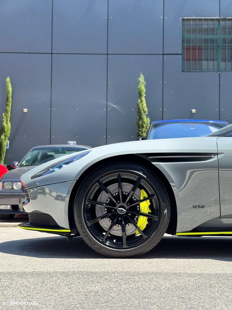 Aston Martin DB11 Coupé V12 AMR - 2