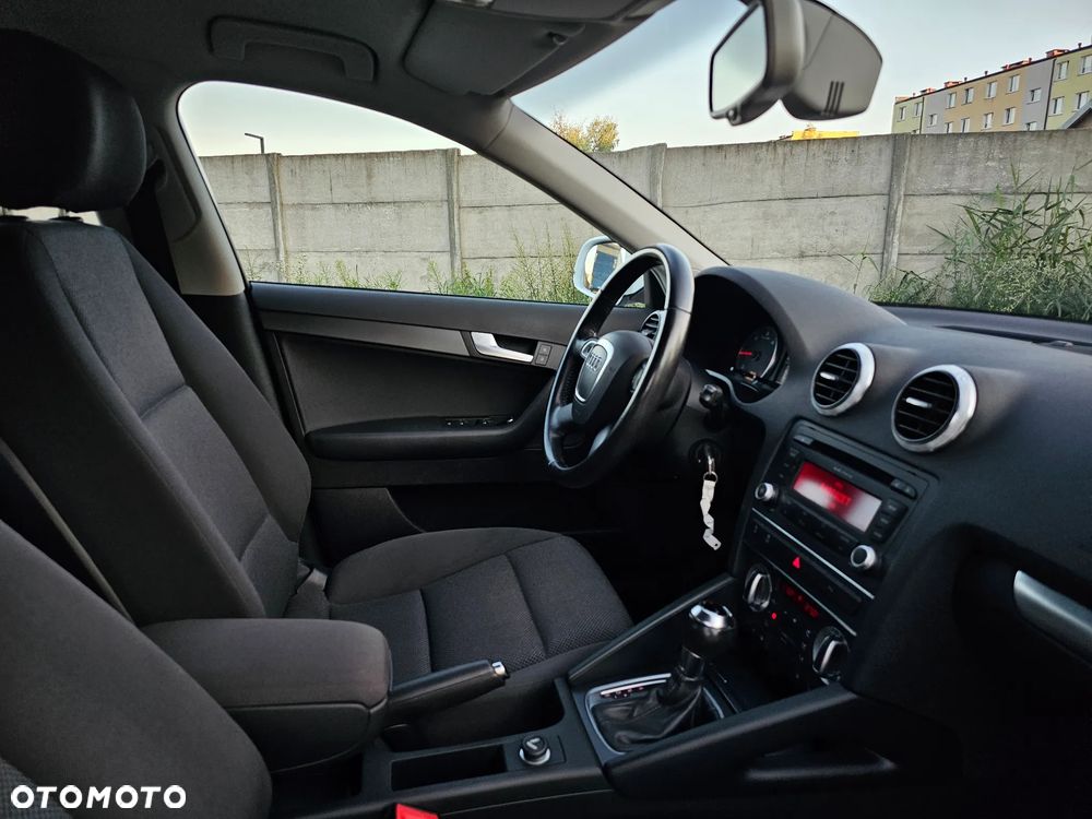 Audi A3 Sportback 1.6 TDI (clean diesel) S tronic S line Sportpaket - 16