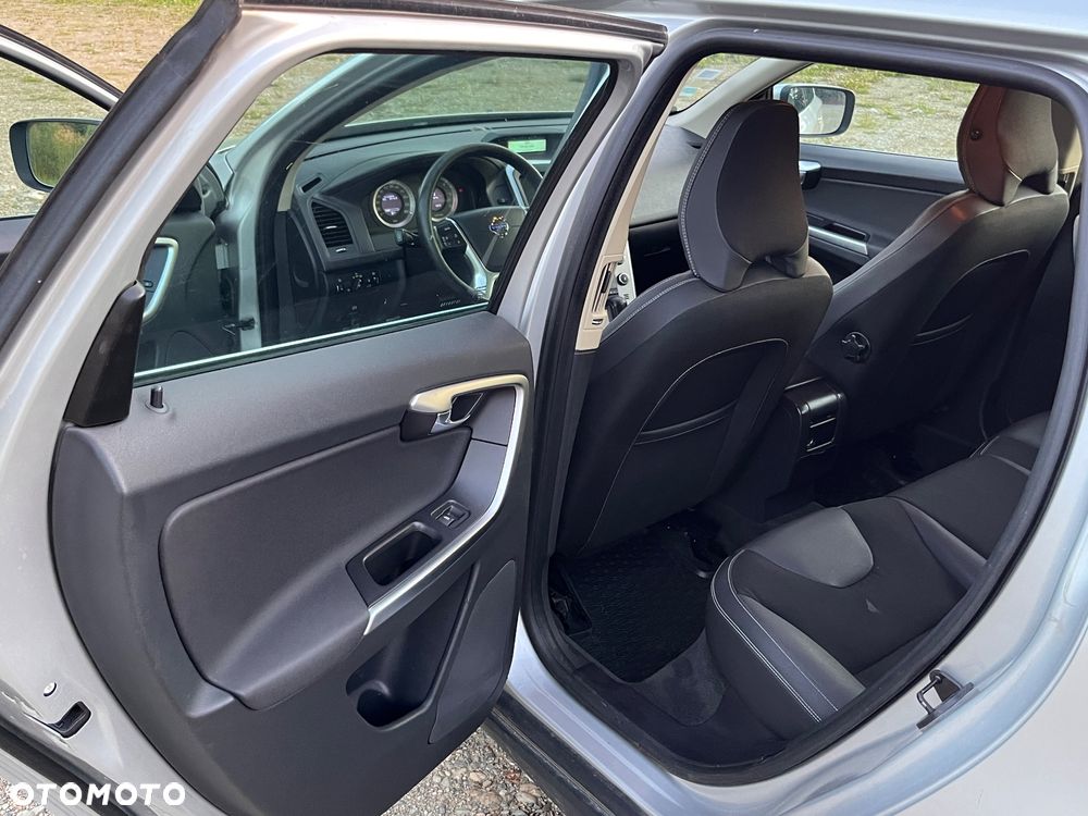 Volvo XC 60 D5 AWD Momentum - 12