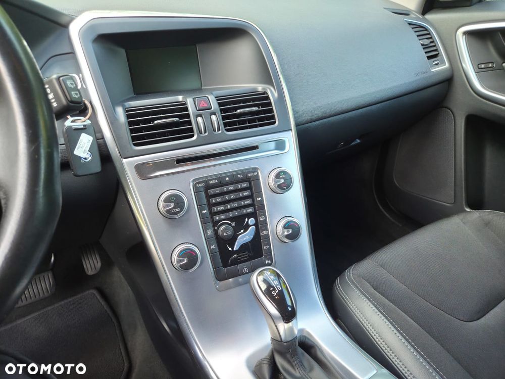 Volvo XC 60 D3 Drive-E Momentum - 14