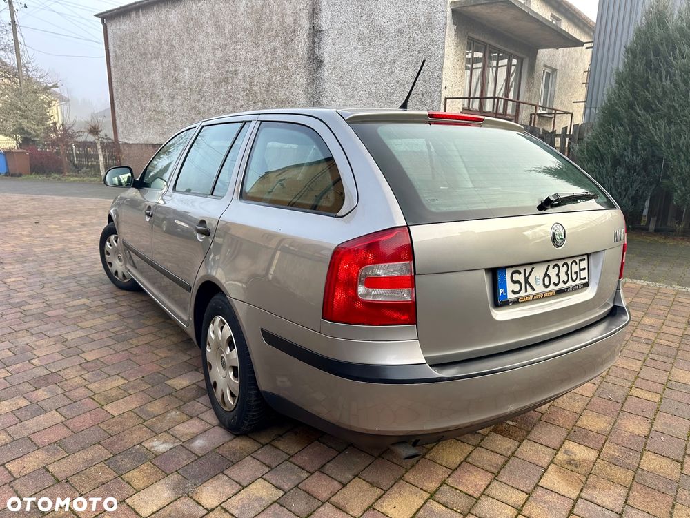 Skoda Octavia 1.6 Elegance - 9