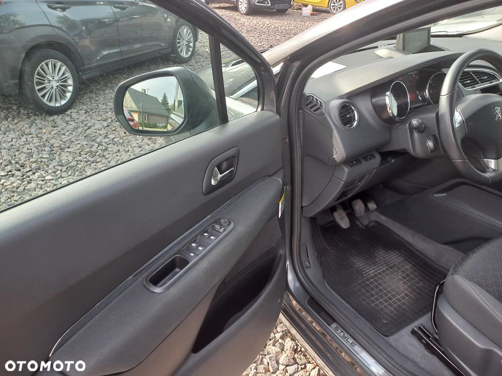 Peugeot 3008 1.6 BlueHDi Style S&S - 19