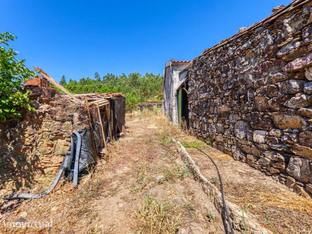 CASA TRADICIONAL EM PEDRA PARA RECONSTRUÇÃO | TERRENO COM ÁGUA | BR... - Grande imagem: 3/33