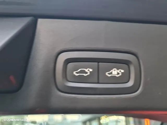 Volvo V90 Cross Country 2.0 D5 Pro AWD Geartronic - 34