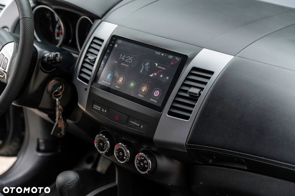 Mitsubishi Outlander - 25