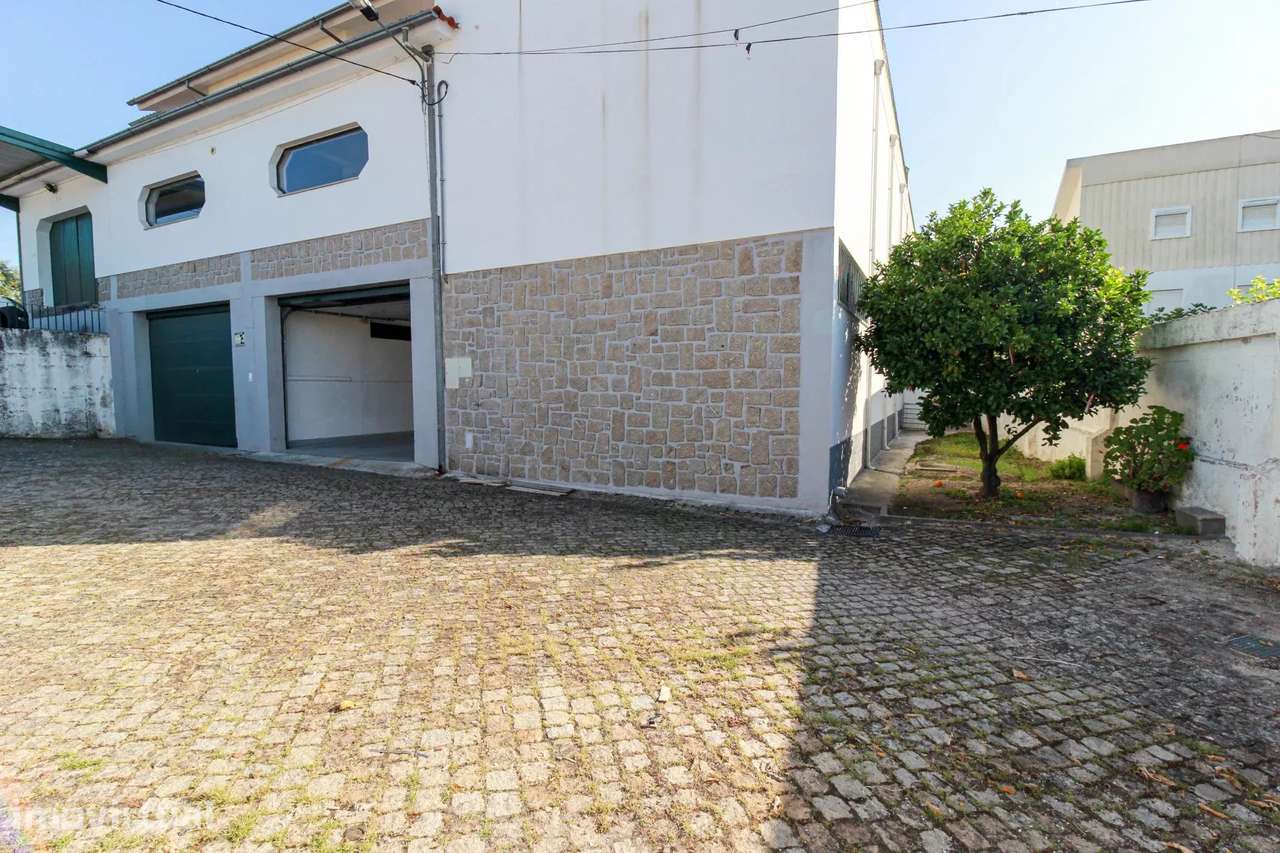 Garagem Complementar a com Potencial Único de Expansão Empresarial - Grande imagem: 2/6