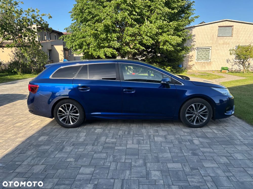 Toyota Avensis 1.8 Premium - 11