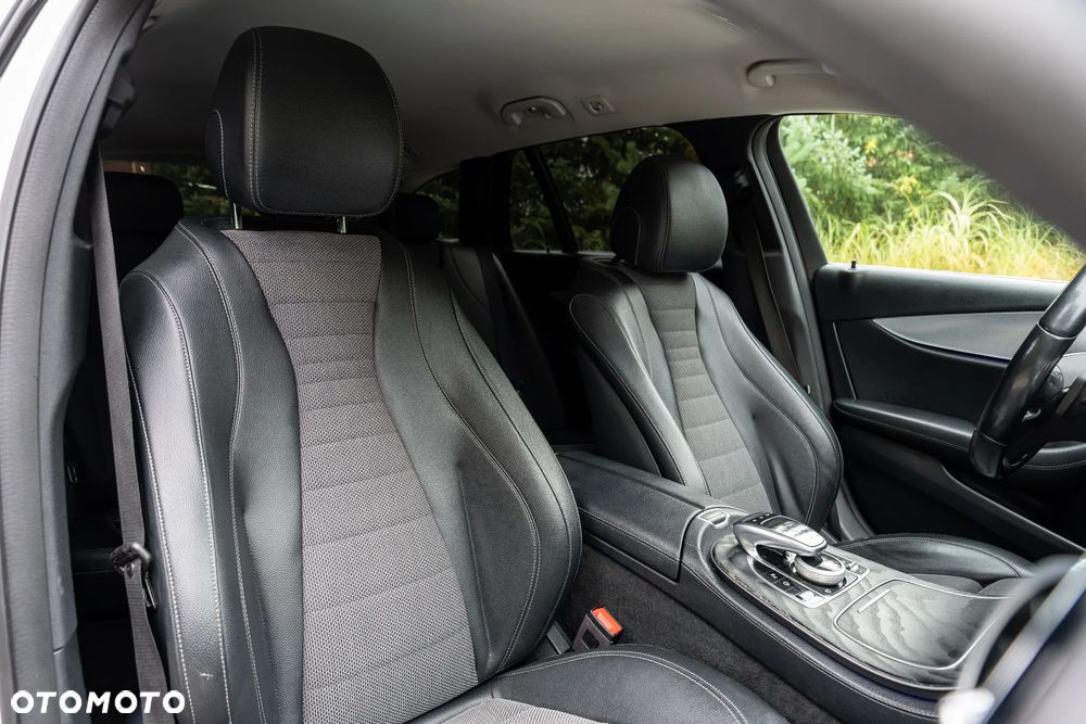 Mercedes-Benz Klasa E 220 d 4Matic 9G-TRONIC Avantgarde - 24