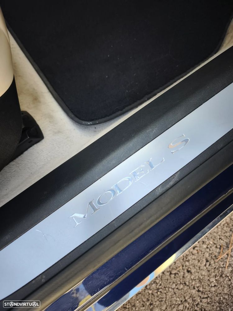 Tesla Model S 75 - 19