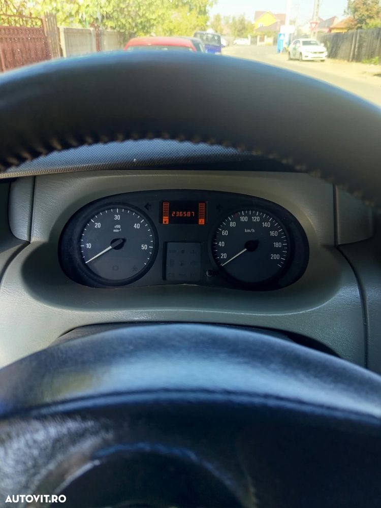 Opel Vivaro - 10