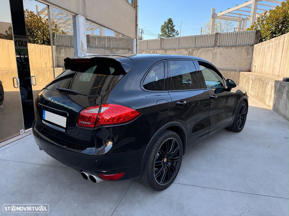 Porsche Cayenne Turbo Tiptronic S - 2
