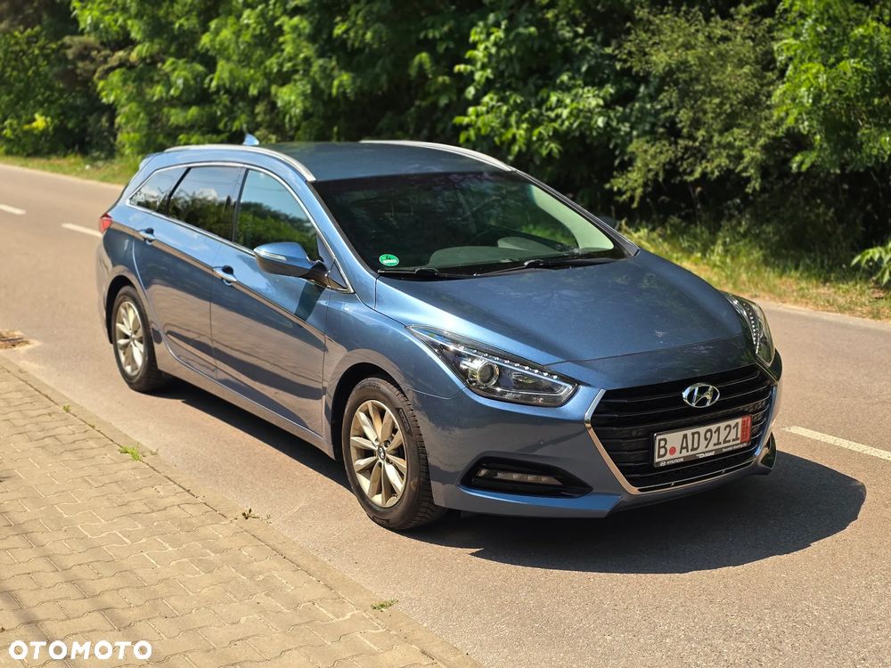 Hyundai i40 Kombi blue 1.6 Family+ - 13