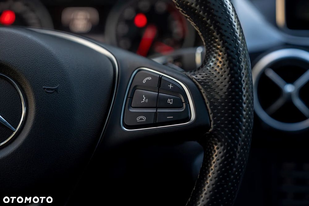 Mercedes-Benz Klasa B 250 4Matic 7G-DCT Urban - 28