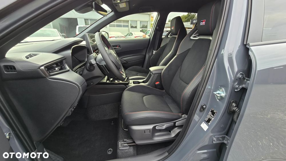 Toyota Corolla Cross 2.0 Hybrid GR Sport - 12