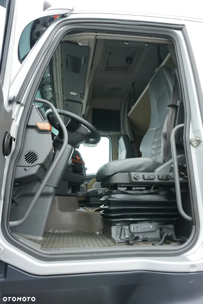 Volvo / FH / 520 / 8 X 2 / SKRZYNIOWY + HDS / PM 85 SP + JIB J 1204 / WYSIĘG 31,9 M - 9