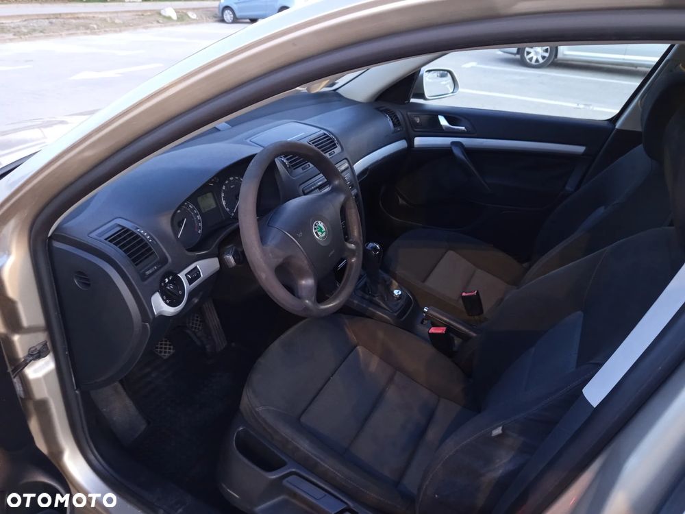 Skoda Octavia 1.6 FSI Ambiente - 11