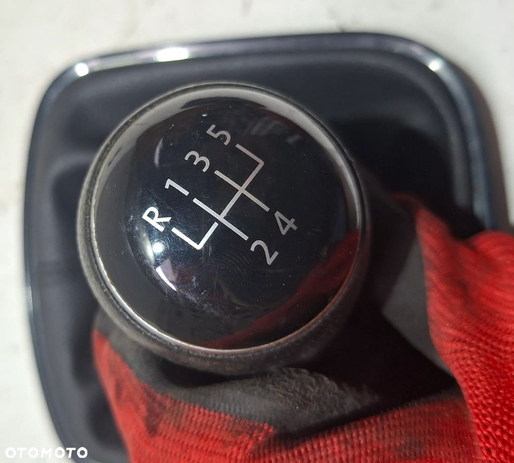 VW POLO V 6R 09- MIESZEK GAŁKA ZMIANY BIEGÓW 6C0711113D - 2