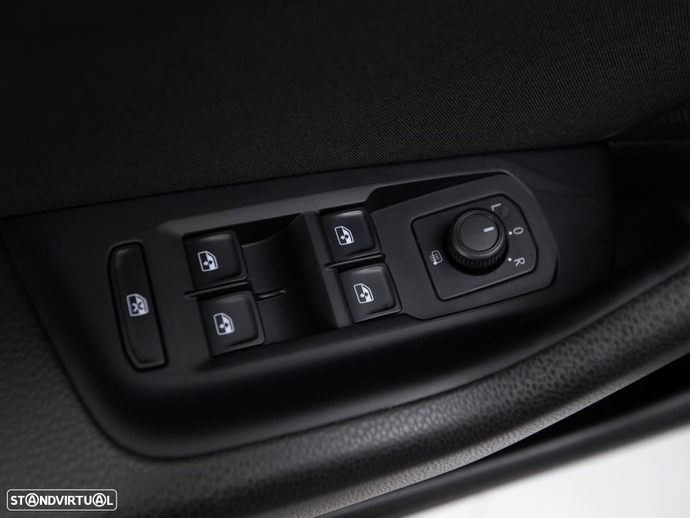 VW Passat Variant 2.0 TDI Business DSG - 13