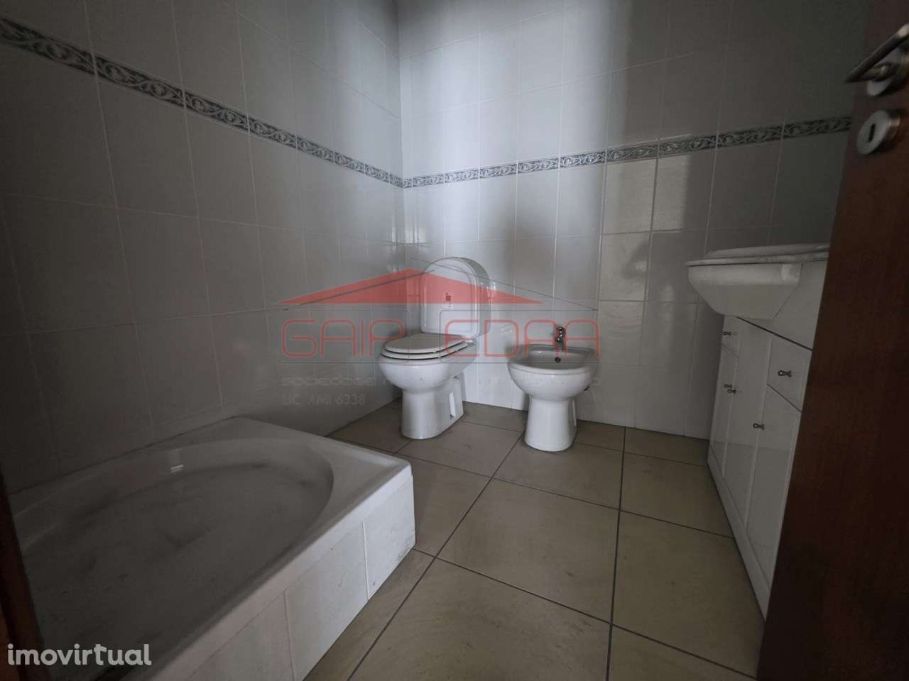 Loja junto estação Guarda ideal apartamento ou comércio - Grande imagem: 4/20