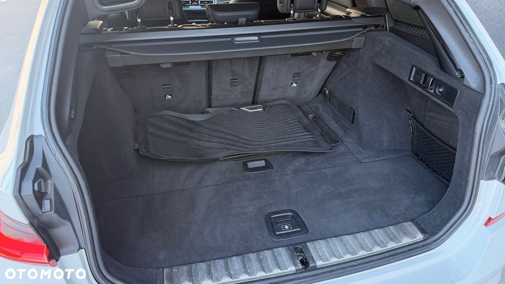 BMW Seria 3 320d xDrive Edition M Sport Shadow - 25