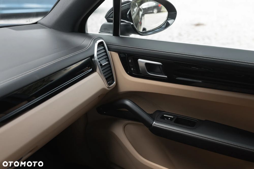 Porsche Cayenne Standard - 19