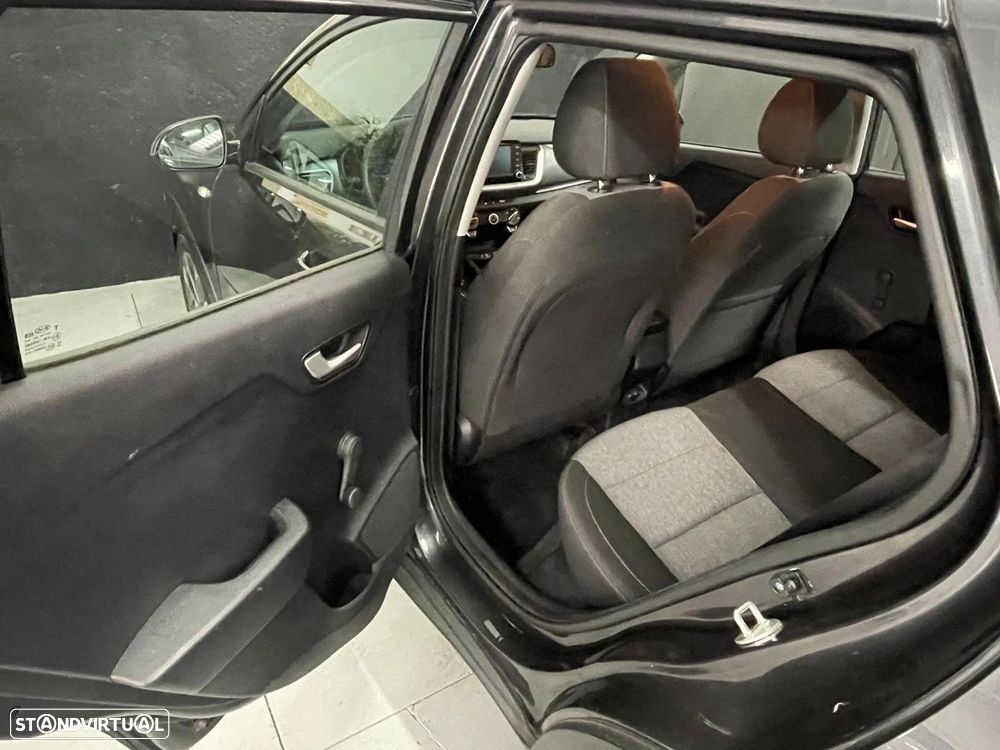 Kia Stonic 1.0 T-GDI Urban - 22