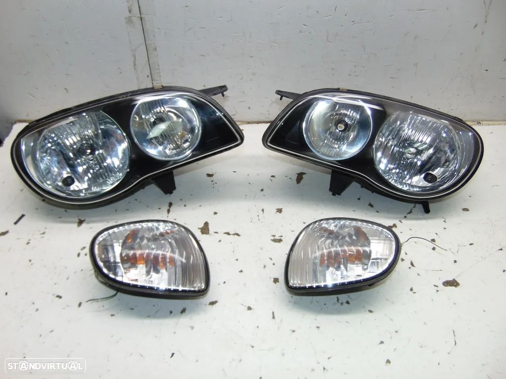 Toyota Corolla E110 faróis - 1