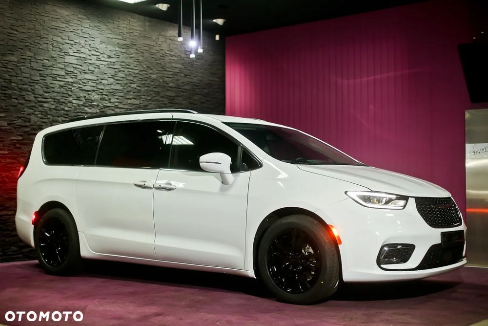 Chrysler Pacifica - 2