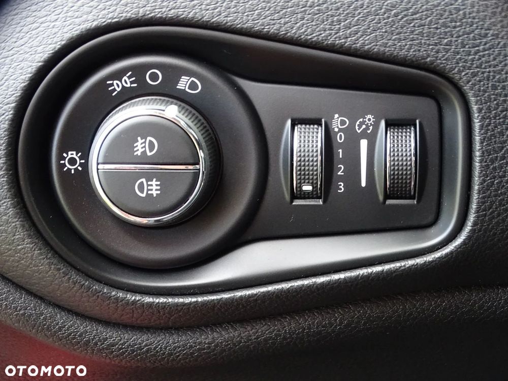 Jeep Renegade 1.6 MultiJet Limited - 28