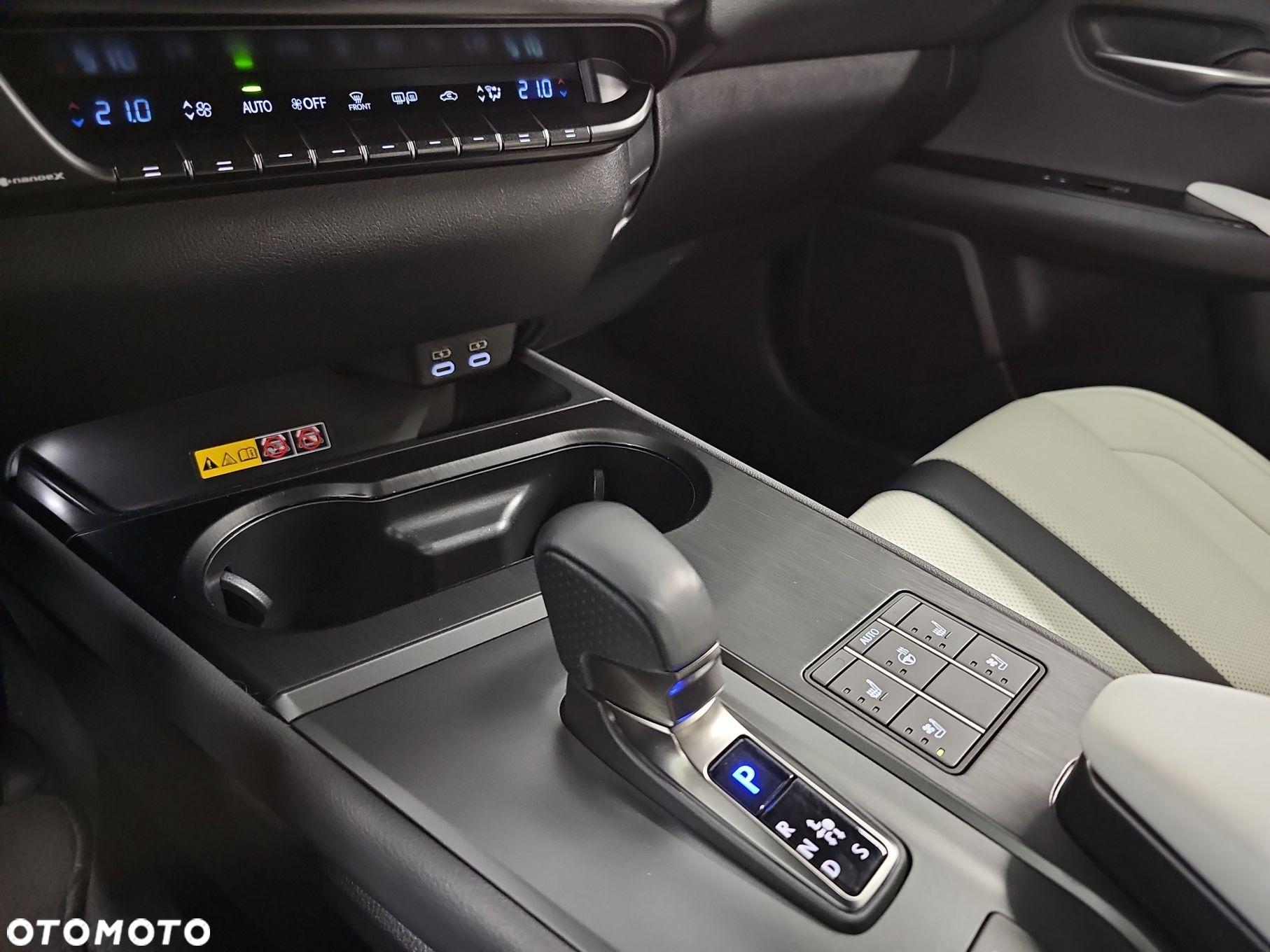 Lexus UX - 21