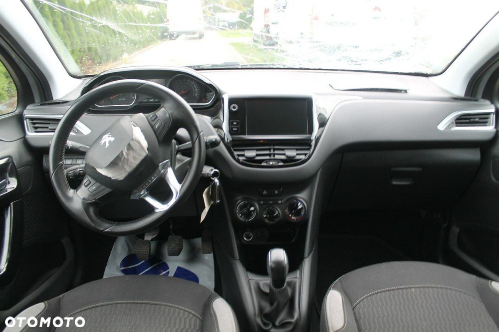 Peugeot 208 - 11