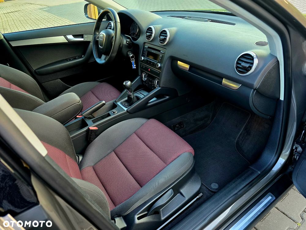 Audi A3 Sportback 2.0 TDI Ambiente - 17