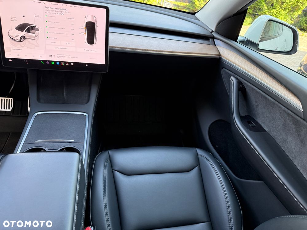 Tesla Model Y Long Range AWD - 6