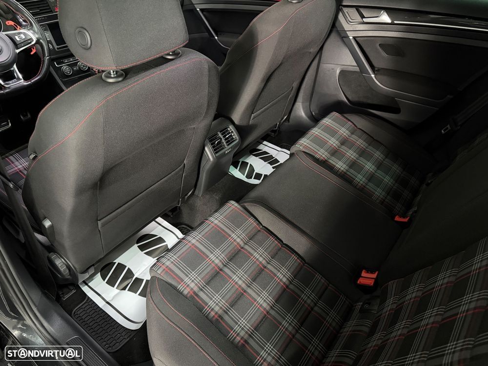 VW Golf GTI Performance BlueMotion DSG - 12